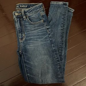 AMERICAN EAGLE HIGH RISE SKINNY JEANS